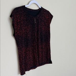 Women's Black and Red Patterned Top